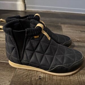 Teva Black Quilted Ankle Boots with Tan Trim